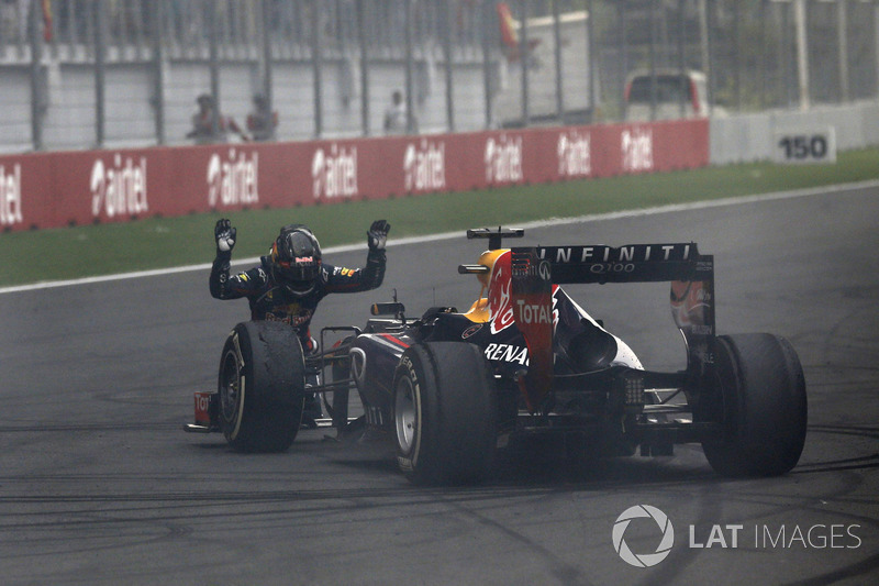 Sebastian Vettel, Red Bull Racing, salutes his car