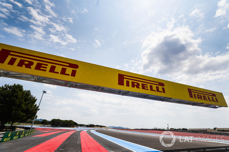 Insegna Pirelli