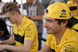 Карлос Сайнс-мол., Renault Sport F1 Team