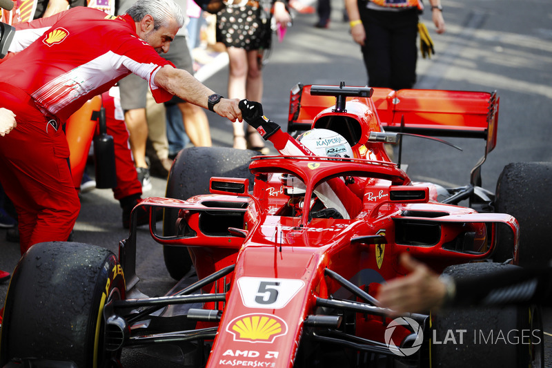 Феттель победил – значит Ferrari все-таки быстрее Mercedes?