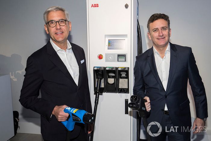 Alejandro Agag, CEO de la Fórmula E y Ulrich Spiesshofer, CEO de ABB 