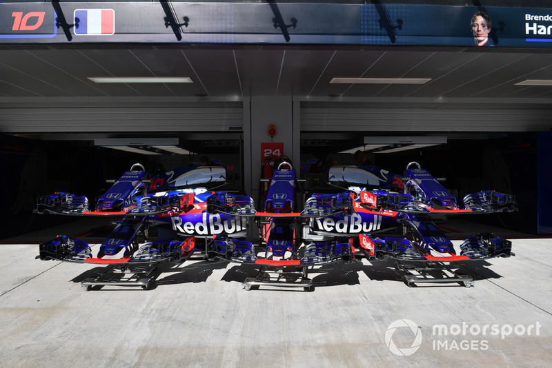 Des pièces de carrosserie Scuderia Toro Rosso STR13