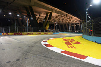 DHL logo