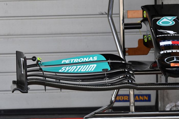 Detalle del ala delantera del Mercedes W12