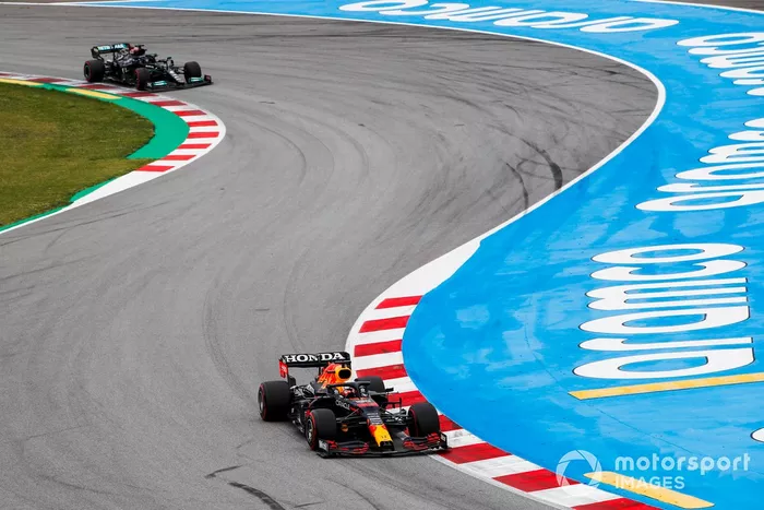 Max Verstappen, Red Bull Racing RB16B, Lewis Hamilton, Mercedes W12