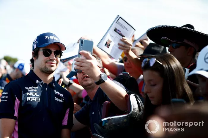 Lance Stroll, Racing Point takes a selfie with a fan 