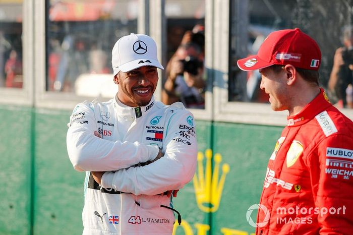El poleman Lewis Hamilton, Mercedes AMG F1 y Sebastian Vettel, Ferrari