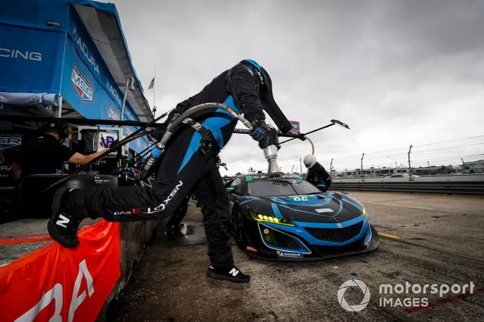 #86 Meyer Shank Racing w/ Curb-Agajanian Acura NSX GT3, GTD: Mario Farnbacher, Trent Hindman, Justin Marks, pit stop