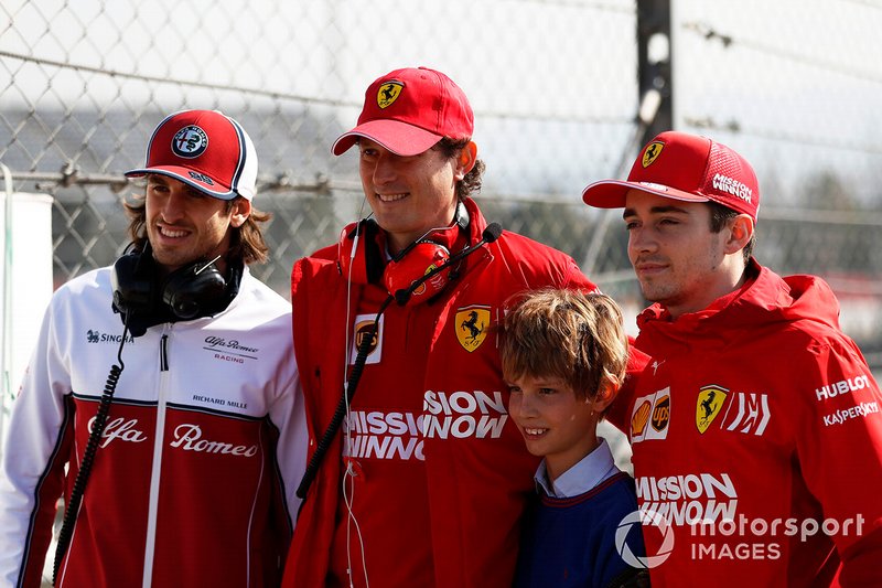 Antonio Giovinazzi, Alfa Romeo Racing, John Elkann, président de FIAT avec son fils, et Charles Leclerc, Ferrari