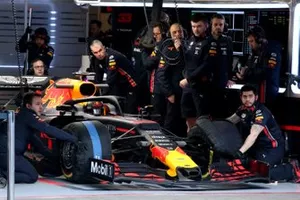 Max Verstappen, Red Bull Racing RB15 in the garage