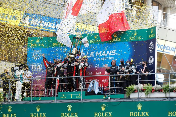 Podio: ganadores #7 Toyota Gazoo Racing Toyota GR010 - Hybrid Hypercar, Mike Conway, Kamui Kobayashi, José María López, segundo lugar #8 Toyota Gazoo Racing Toyota GR010 - Hybrid Hypercar, Sebastien Buemi, Kazuki Nakajima, Brendon Hartley, tercer lugar #36 Alpine Elf Matmut Alpine A480 - Gibson Hypercar, André Negrão, Nicolas Lapierre, Matthieu Vaxiviere