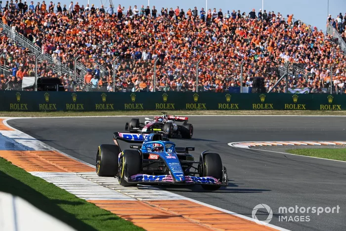 Esteban Ocon, Alpine A522, Valtteri Bottas, Alfa Romeo C42