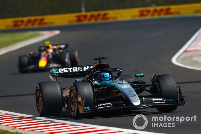 George Russell, Mercedes F1 W15, Sergio Pérez, Red Bull Racing RB20