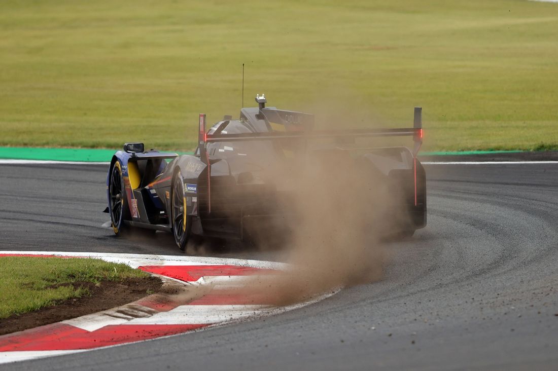 #2 Cadillac Racing Cadillac V-Series.R: Earl Bamber, Alex Lynn