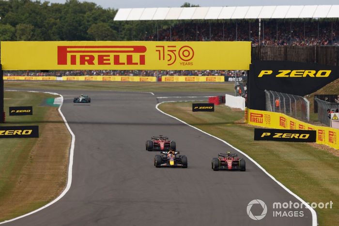 Carlos Sainz, Ferrari F1 75, Max Verstappen, Red Bull Racing RB18, Charles Leclerc, Ferrari F1 75