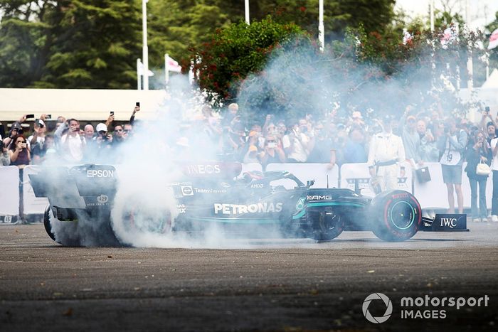 George Russell, Mercedes W10