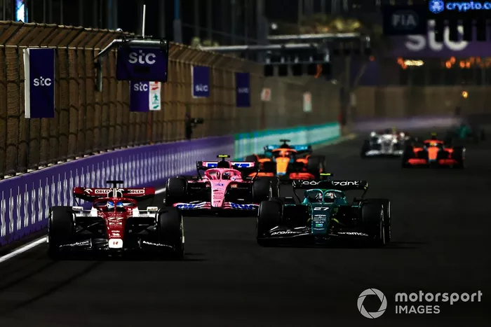 Valtteri Bottas, Alfa Romeo C42, Nico Hulkenberg, Aston Martin AMR22, Esteban Ocon, Alpine A522, Daniel Ricciardo, McLaren MCL36