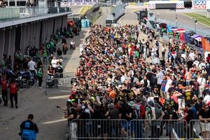 Aficionados en el Pitlane