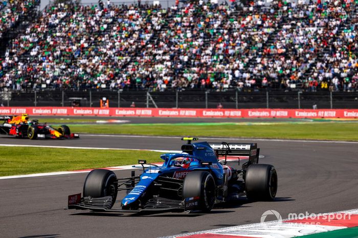 Esteban Ocon, Alpine A521, Sergio Pérez, Red Bull Racing RB16B