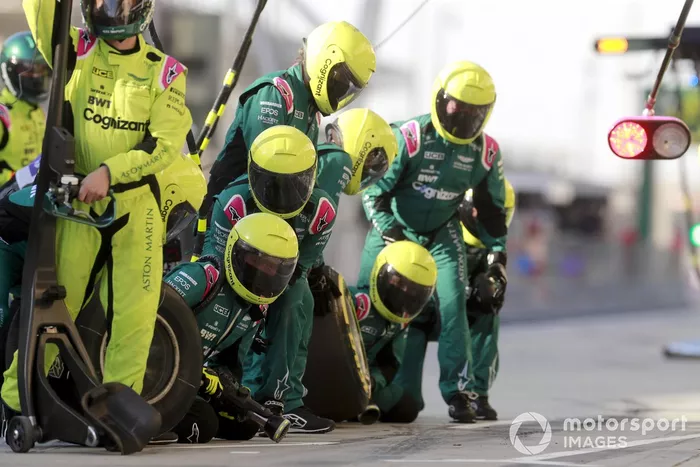 Aston Martin pit crew