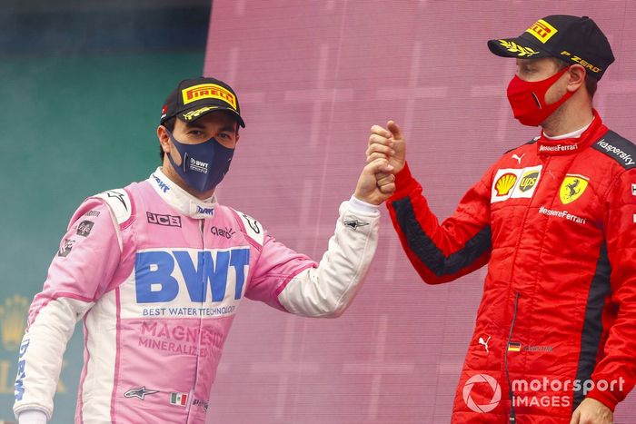 Podio: segundo lugar Sergio Pérez, Racing Point, y tercer lugar Sebastián Vettel, Ferrari