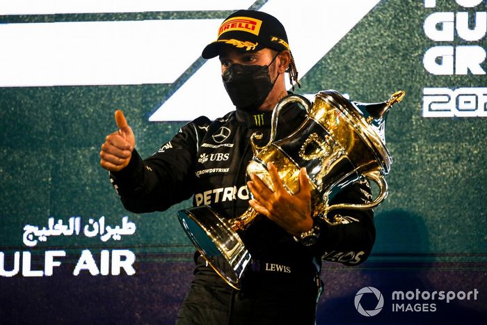 Podio: ganador Lewis Hamilton, Mercedes