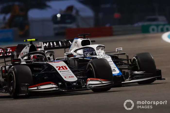 Kevin Magnussen, Haas VF-20, lotta con George Russell, Williams FW43
