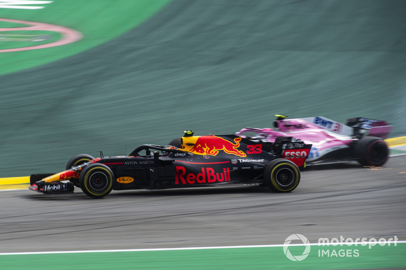 Race leader Max Verstappen, Red Bull Racing RB14 crashes whilst lapping Esteban Ocon, Racing Point Force India VJM11 