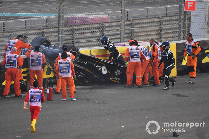 Medical team assist Nico Hulkenberg, Renault Sport F1 Team R.S. 18 after crashing and rolling on lap one