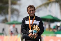 Podium : le vainqueur Alex Zanardi