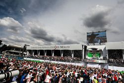 Podio: Nico Rosberg, Mercedes AMG F1, segundo; Lewis Hamilton, Mercedes AMG F1, ganador de la carrer