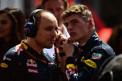 Макс Ферстаппен, Red Bull Racing, и гоночный инженер Джампьеро Ламбьязе