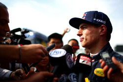 Макс Ферстаппен, Red Bull Racing общается со СМИ