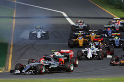 Lewis Hamilton, Mercedes AMG F1 Team W07 al inicio de la carrera