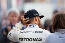 Lewis Hamilton, Mercedes AMG F1con los medios