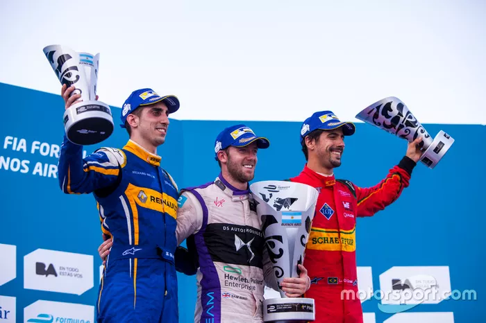Podium: ganador, Sam Bird, DS Virgin Racing Formula E Team; segundo, Sébastien Buemi, Renault e.Dams; tercero, Lucas di Grassi, ABT Schaeffler Audi Sport
