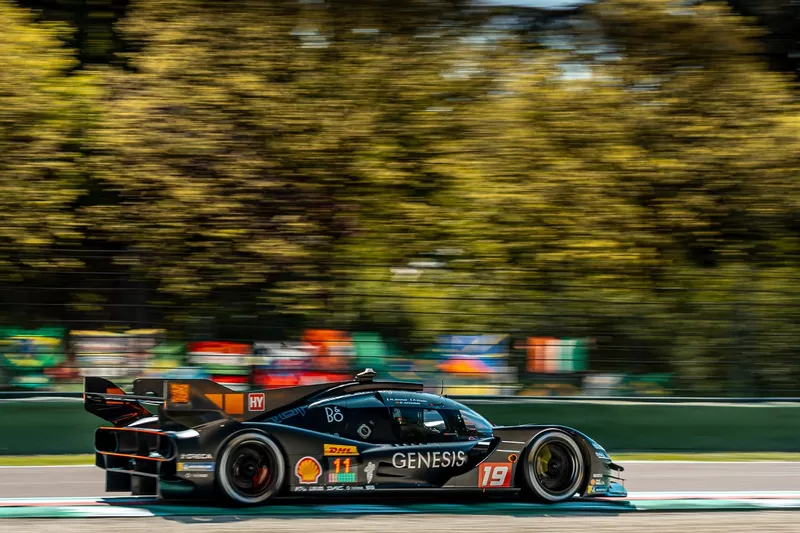 N° 19 Genesis Magma Racing Genesis GMR-001 : Mathieu Jaminet, Paul-Loup Chatin, Daniel Juncadella