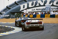 #25 Gulf McLaren F1 GTR: Pierre-Henri Raphanel, Philippe Alliot, Lindsay Owen-Jones