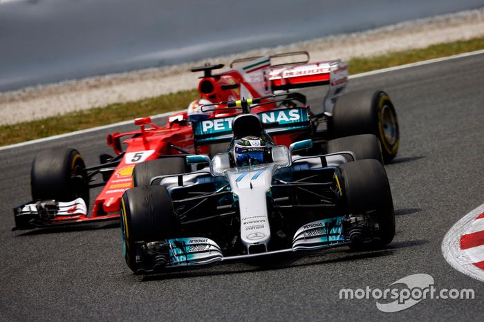 Valtteri Bottas, Mercedes AMG F1 W08, Sebastian Vettel, Ferrari SF70H