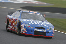 Dale Jarrett con el auto tributo a Robert Yates Racing