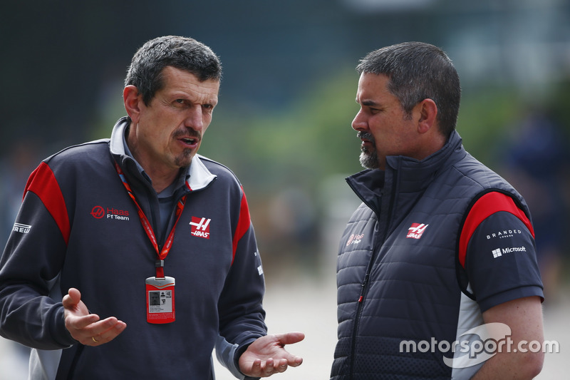 Guenther Steiner, Team Principal, Haas F1 Team, talks with a colleague