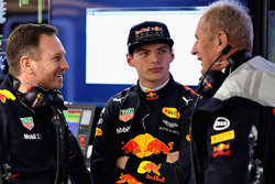 Max Verstappen, Red Bull Racing; Christian Horner, Red Bull Racing, Teamchef; Dr. Helmut Marko, Red