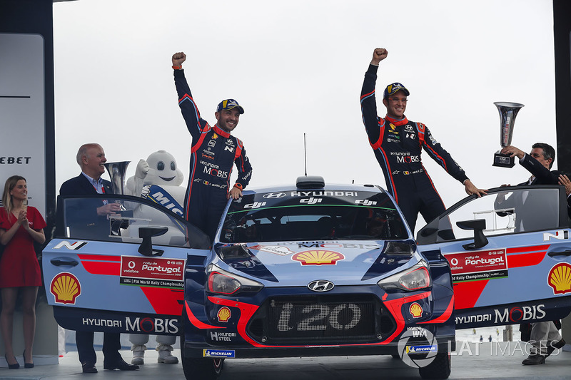 Ganadores Thierry Neuville, Nicolas Gilsoul, Hyundai i20 WRC, Hyundai Motorsport