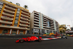 Себастьян Феттель, Ferrari SF71H, Льюис Хэмилтон, Mercedes AMG F1 W09, Кими Райкконен, Ferrari SF71H, и Валттери Боттас, Mercedes AMG F1 W09