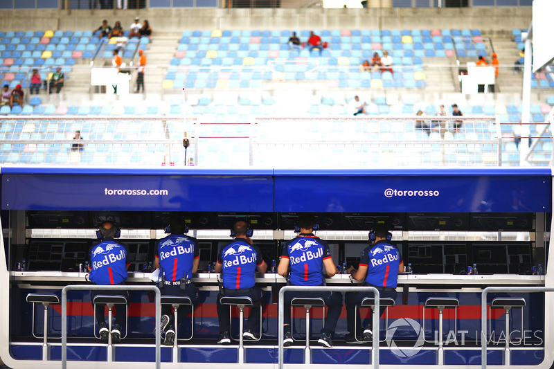 Toro Rosso team members on the pit wall