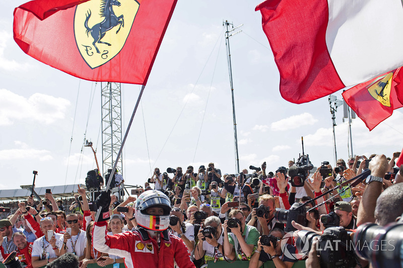 Sebastian Vettel, Ferrari, festeggia nel parco chiuso