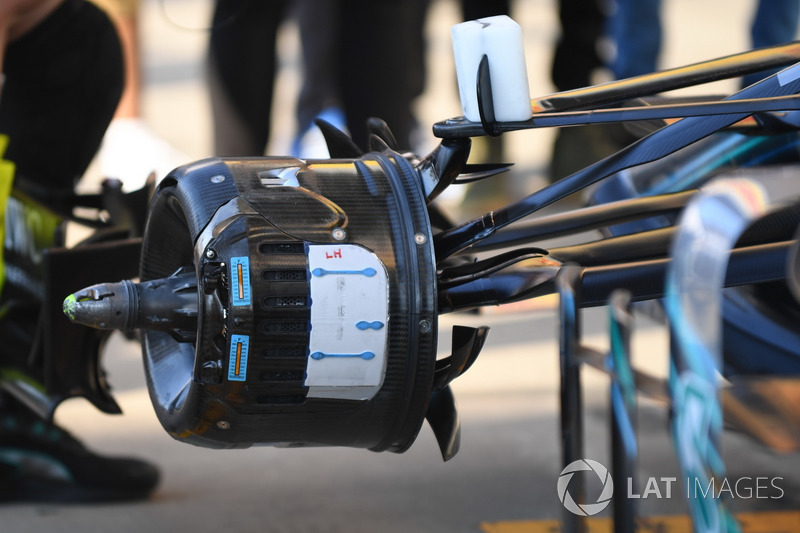 Mercedes-AMG F1 W09 front wheel hub
