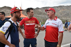 Vincenzo Nibali con Giovanni Sala, Team Manager GasGas e Maurizio Gerini, Husqvarna
