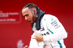 Lewis Hamilton, Mercedes AMG F1 W09, 1er, dans le parc fermé