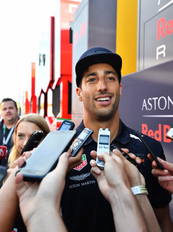 Daniel Ricciardo, Red Bull Racing talks with the media